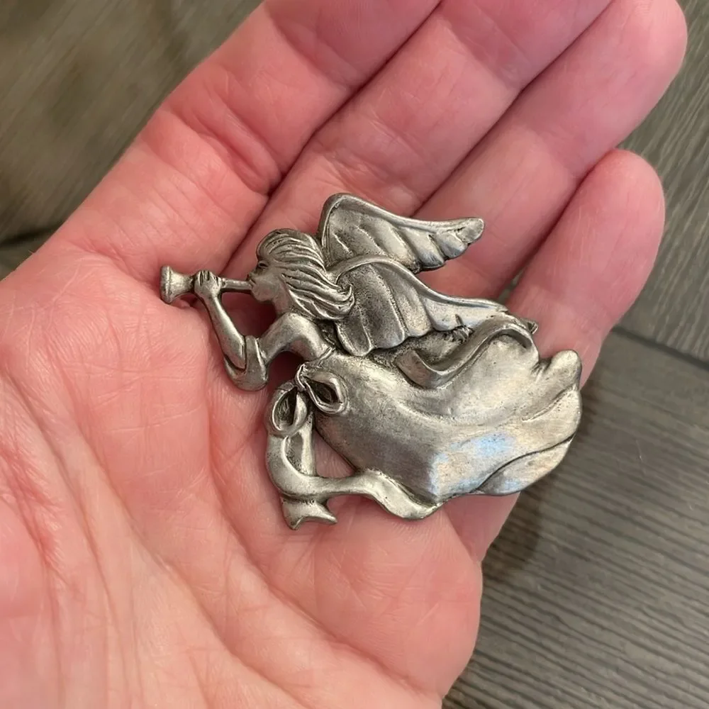 1992 Seagull, Canada Pewter Angel Christmas Pin Holiday Brooch
